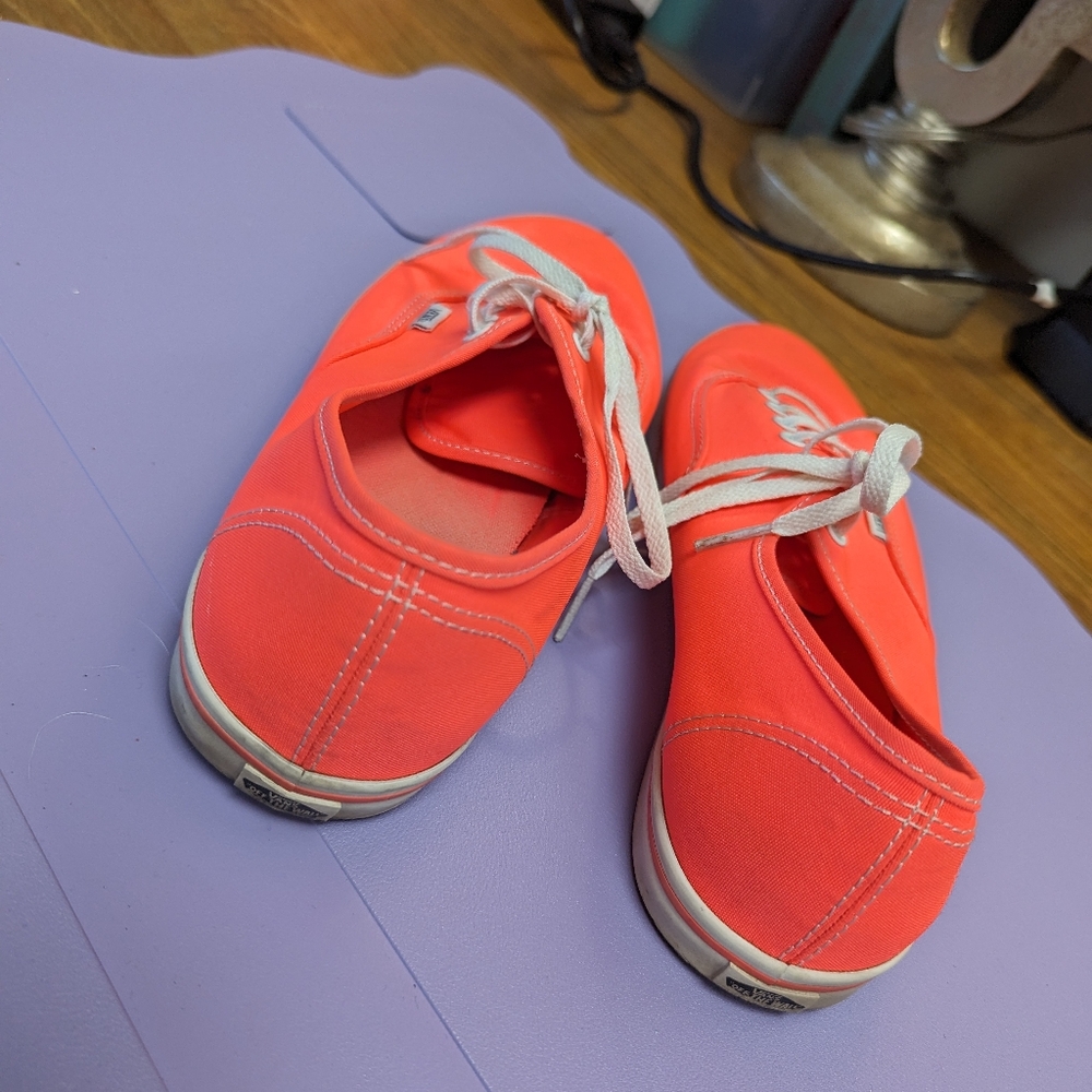 VANS - Picture 2 of 3